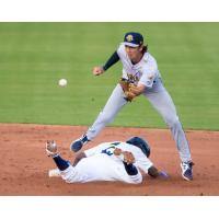 Tyler Tolbert of the Columbia Fireflies prepares to take a throw