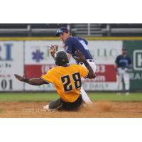 New York Boulders' 2B Zach Kirtley elected not to make the throw on this force of Sussex County's Audy Ciriaco