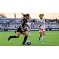 Racing Louisville FC with possession against Angel City FC